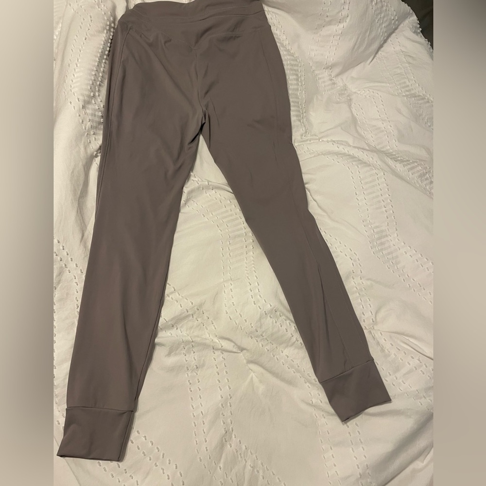 Grey Halara joggers, never worn before. Stretchy fabric adjustable waist band